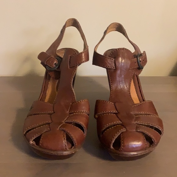 Born Brown Leather T-Strap Heels - Women’s Size 9 - Picture 3 of 9